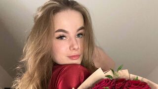Free Nude JuliaMeadow