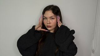 Free Nude KarynDelzer