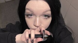 Free Nude KrisLiss