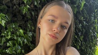 Free Nude LayanSummer