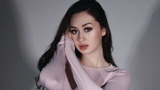 Free Nude LeilaYildiz