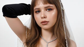 Free Nude LeonaHowell