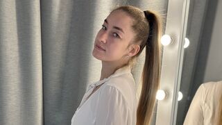 Free Nude LoraBraitson