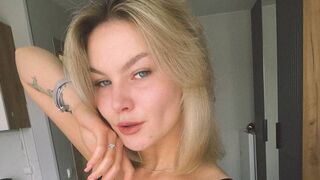 Free Nude LorettaMoe