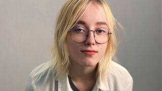 Free Nude LoyceFlakne