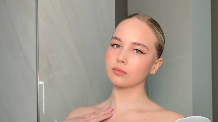 LuannSibrian Nude