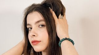 Free Nude LynneHarder