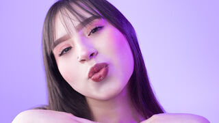 Free Nude MadeleynRose