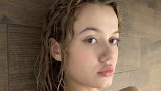 Free Nude MaidaHoster