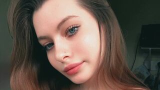 Free Nude MarianBarris