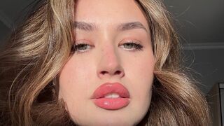 Free Nude MarielleDefalco