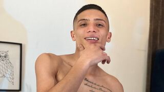 Free Nude MaxValentino