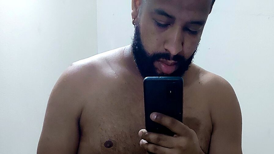 MaximoRed Nude