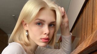 Free Nude MayaMorrow