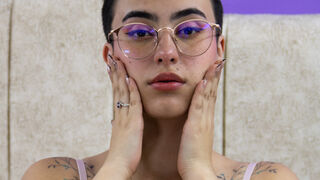 Free Nude MiaNaranjo