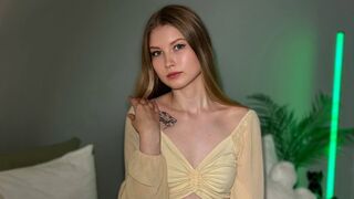 Free Nude MiaSavge