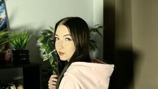 Free Nude MikaVanfossan