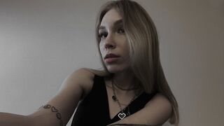 Free Nude MilaDuales