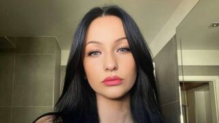 Free Nude NaomiBlakes