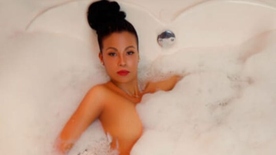 NaommyMartinz Nude