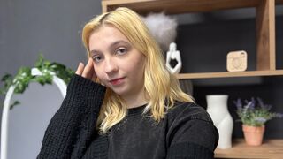 Free Nude NoreenHence