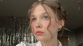 Free Nude OzellaDevere