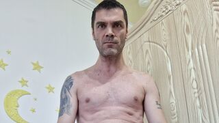 Free Nude PeterJonui