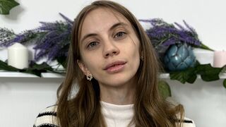 Free Nude QuennaGammell