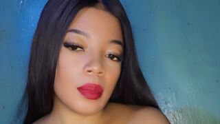 Free Nude SarahCourt