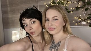 Free Nude SelenaAndLaine