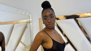 Free Nude SelenaHamilton