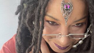 Free Nude TheNkdOracle