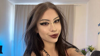 Free Nude VenomVivian