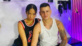 Free Nude VickyAndLogan