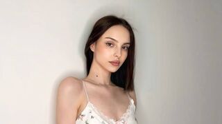 Free Nude VireyaVell