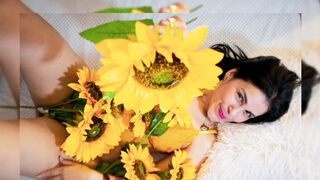 Free Nude YarelyJackson