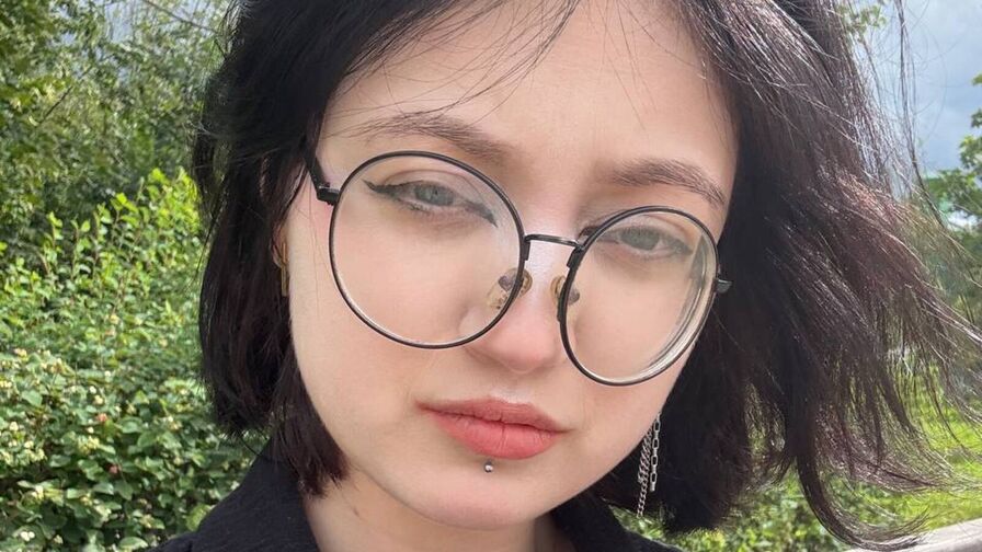 YolandoSteerman Nude