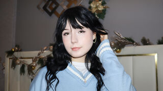 Free Nude YonaBowman