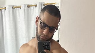Free Nude YosethSmith