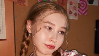 Free Nude YvetteBettle