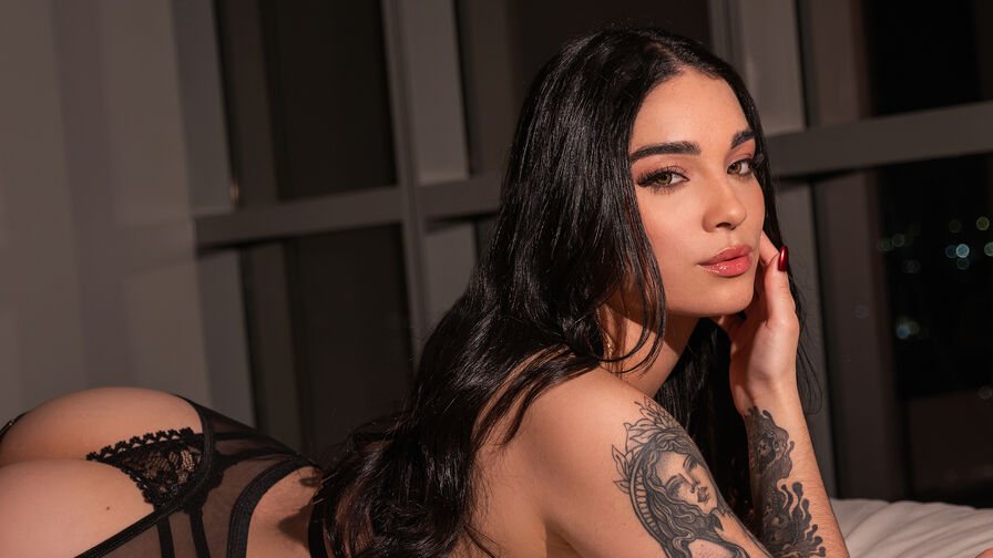AdalineCuervo Nude