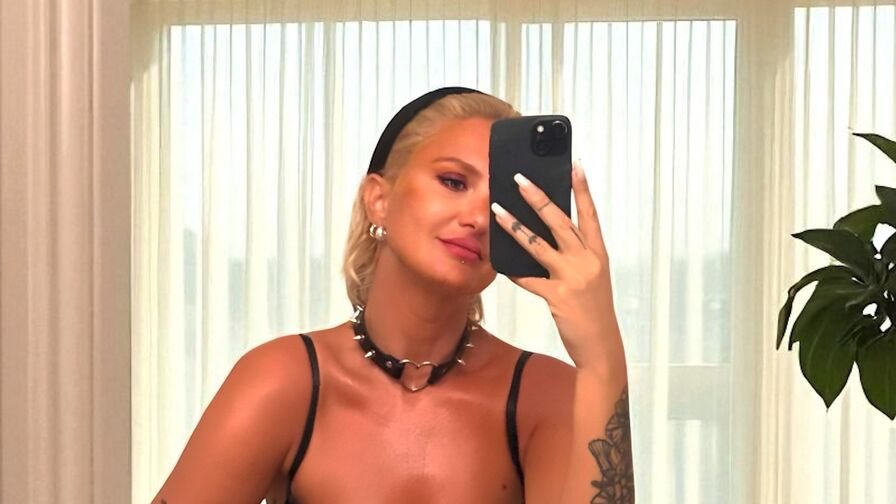 AlinaLucia Nude