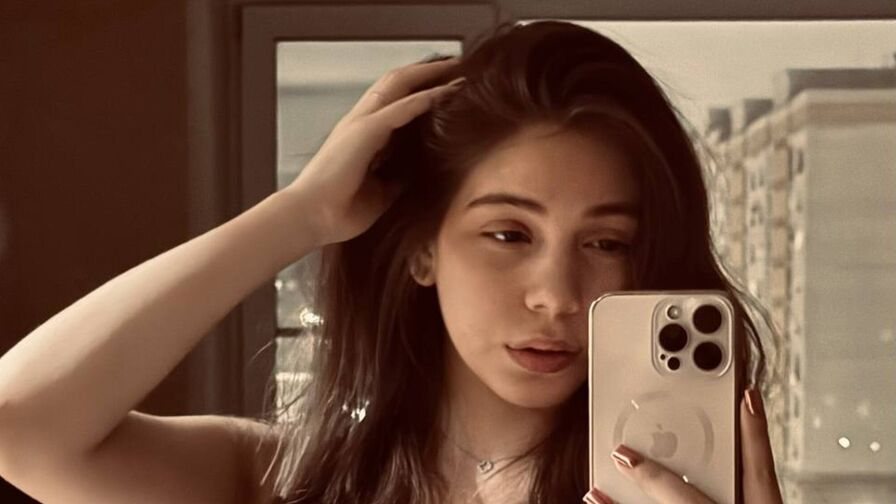 AlishiaCowlin Nude