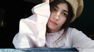 Free Nude AmeliaMarley