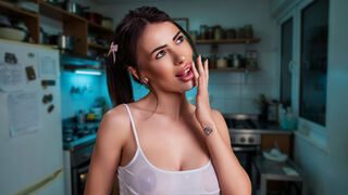 Free Nude AmouraVelisse