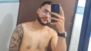 Free Nude AndresEvans