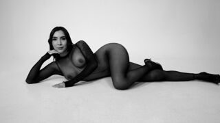 Free Nude AnetteLawren