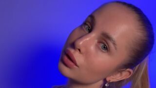 Free Nude AnnelleToulson
