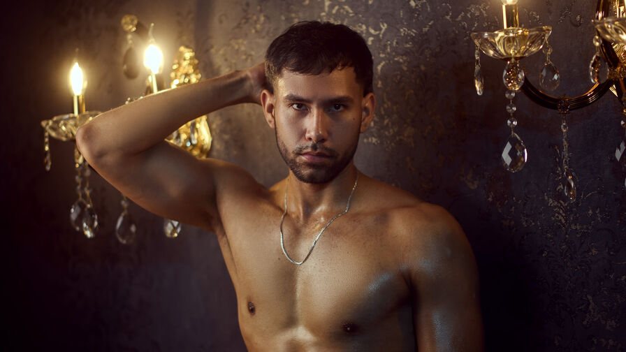 AronCruz Nude