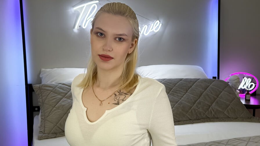 AuraLoren Nude